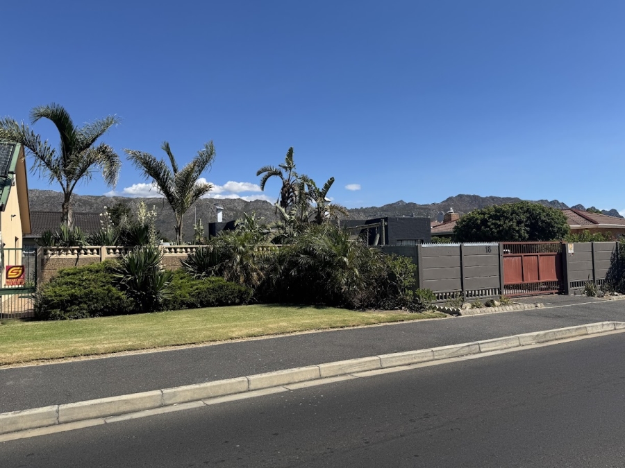 To Let 1 Bedroom Property for Rent in Gordons Bay Central Western Cape